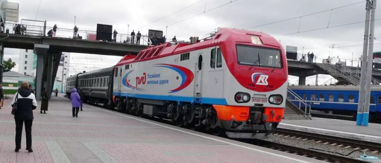 Фирменный поезд «Обь»